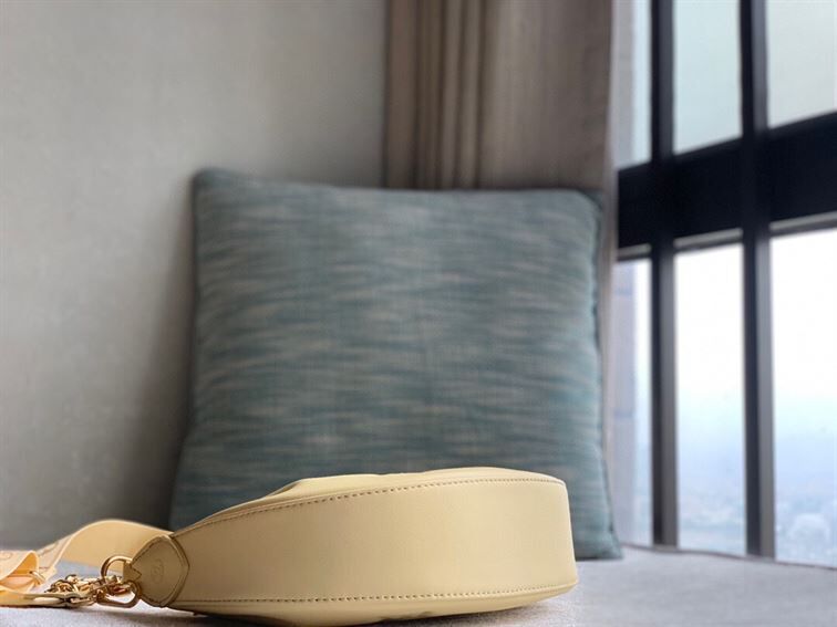 LOUIS VUITTON OVER THE MOON – LW008