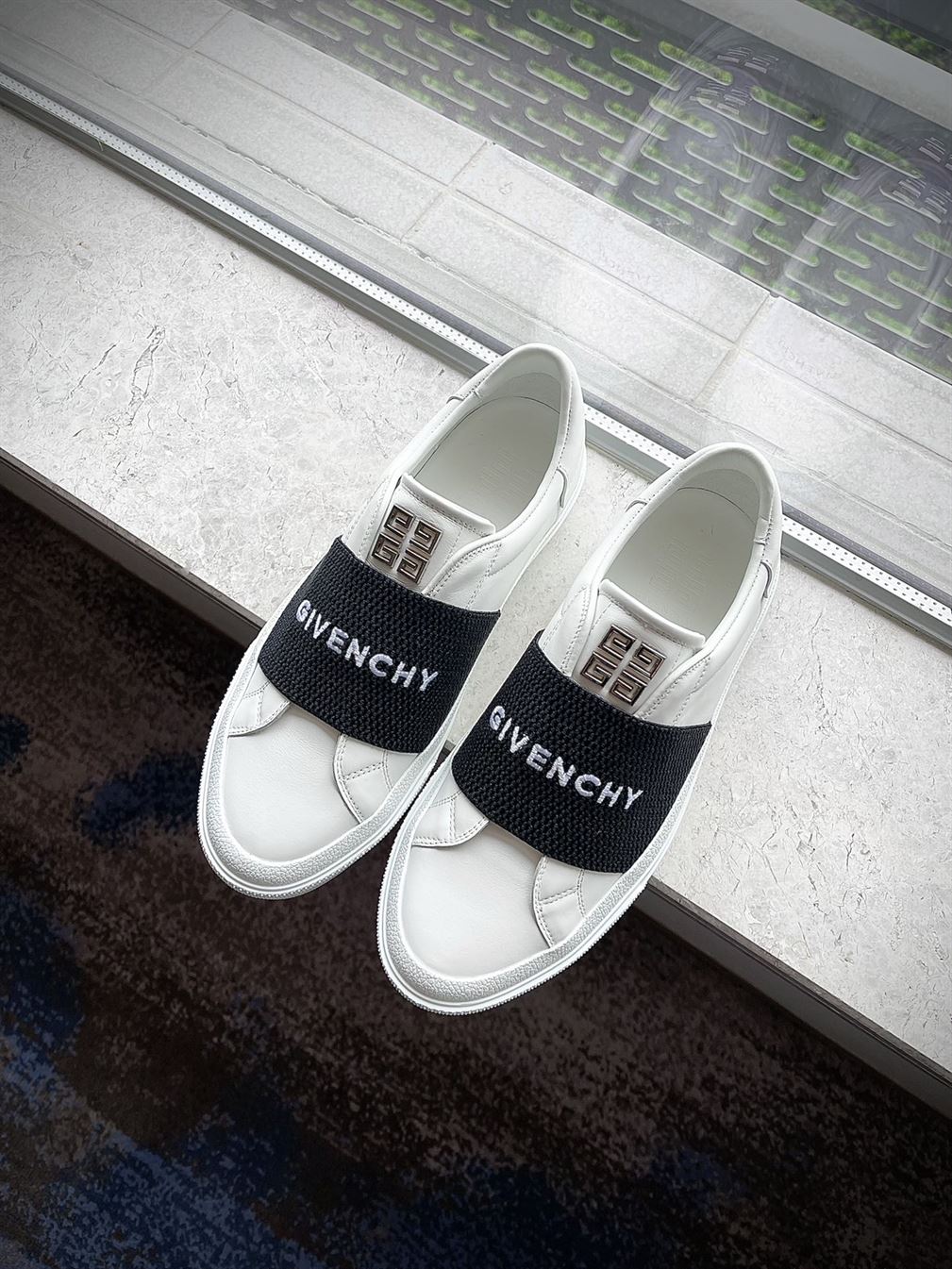 GIVENCHY SNEAKERS WITH ELASTIC BAND – GVC001