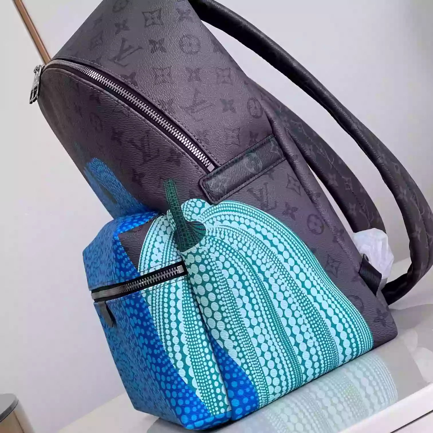 X YAYOI KUSAMA DISCOVERY BAG MONOGRAM ECLIPSE M46440 – LW340