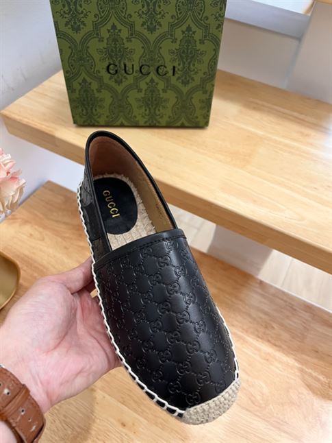 GUCCI PILAR LOGO-EMBOSSED LEATHER ESPADRILLES IN BLACK – GL031