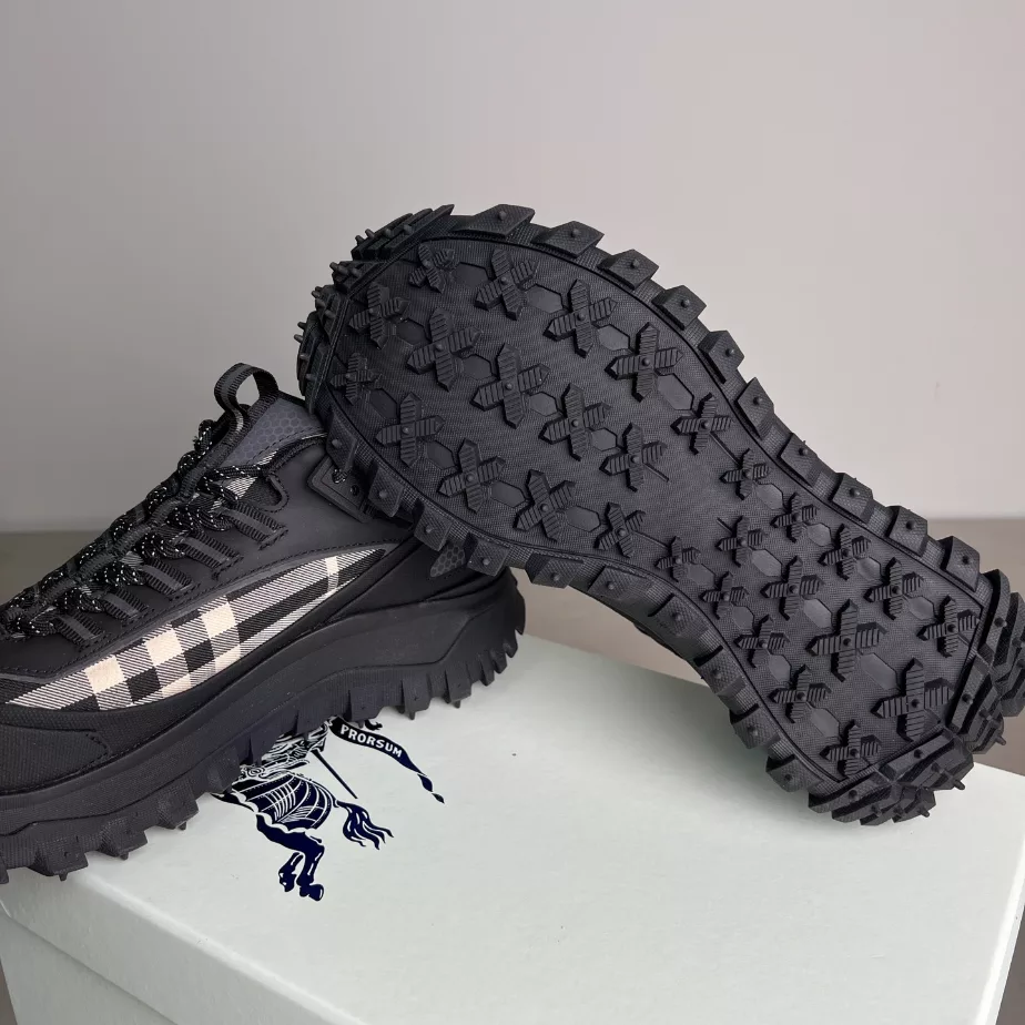 BURBERRY SNEAKERS – BBR049