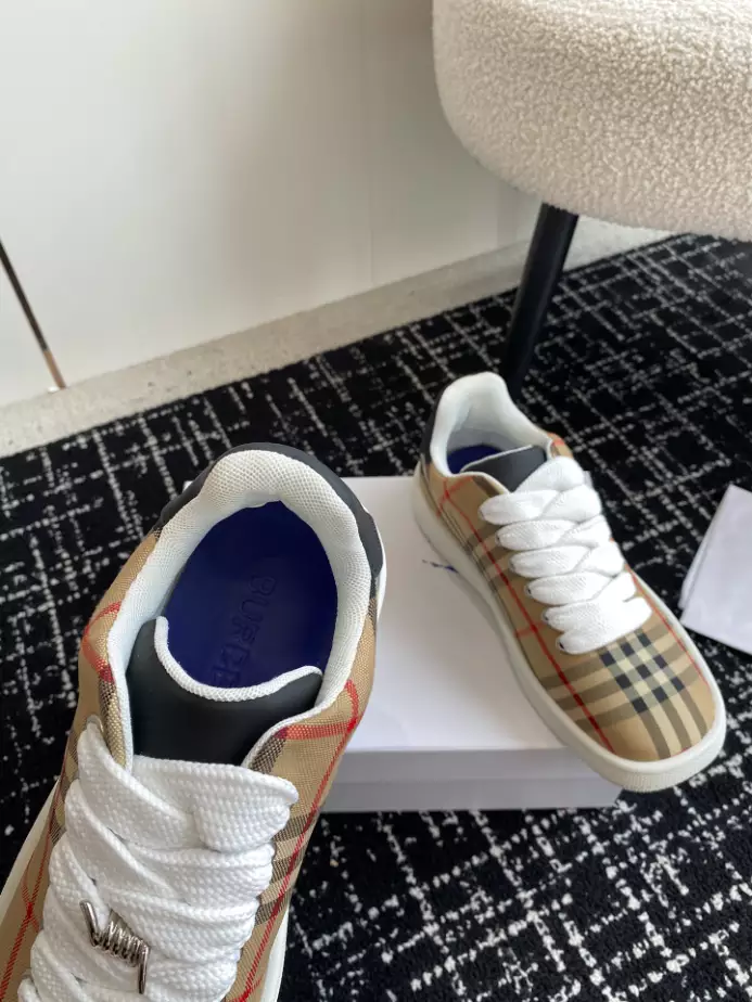 BURBERRY SNEAKERS – BBR102