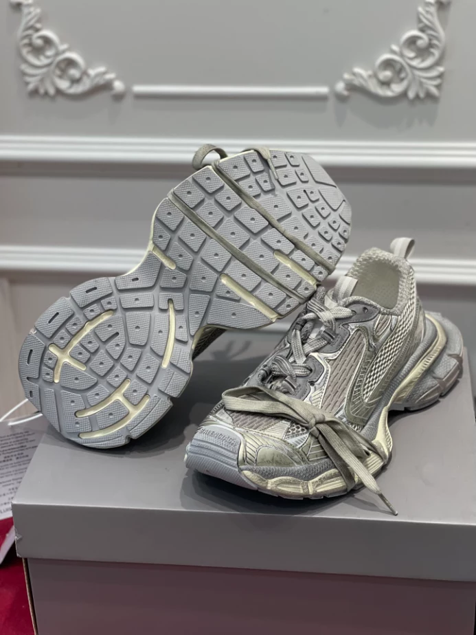 BALENCIAGA MEN’S 3XL SNEAKER – BLA117