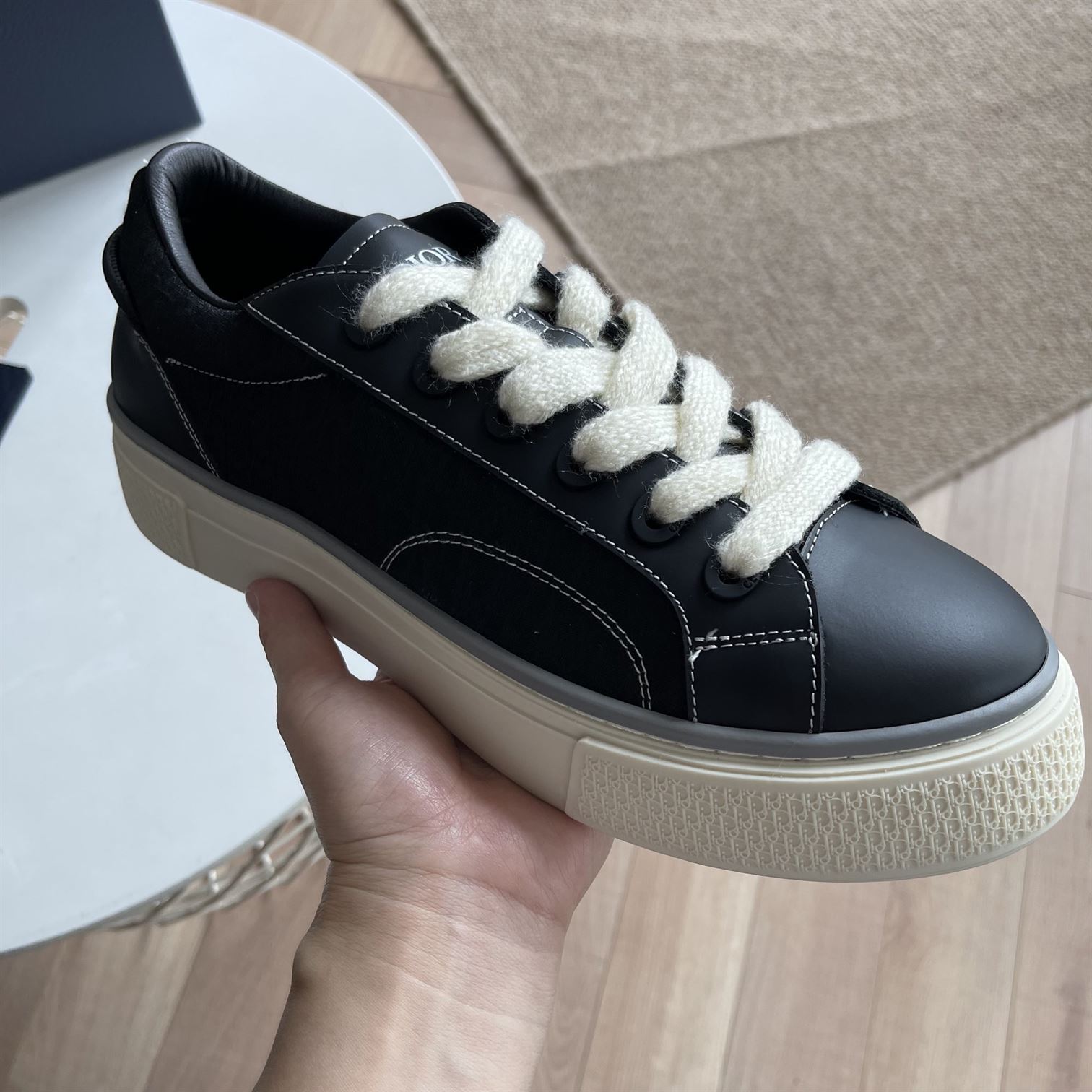 DIOR B33 SNEAKER BLACK SMOOTH CALFSKIN AND DIOR OBLIQUE JACQUARD – DO129