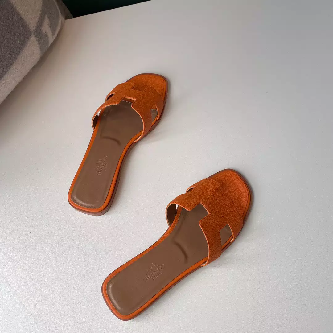 HERMES ORAN SLIDE SANDALS IN ORANGE EPSOM CALFSKIN – HMSD090