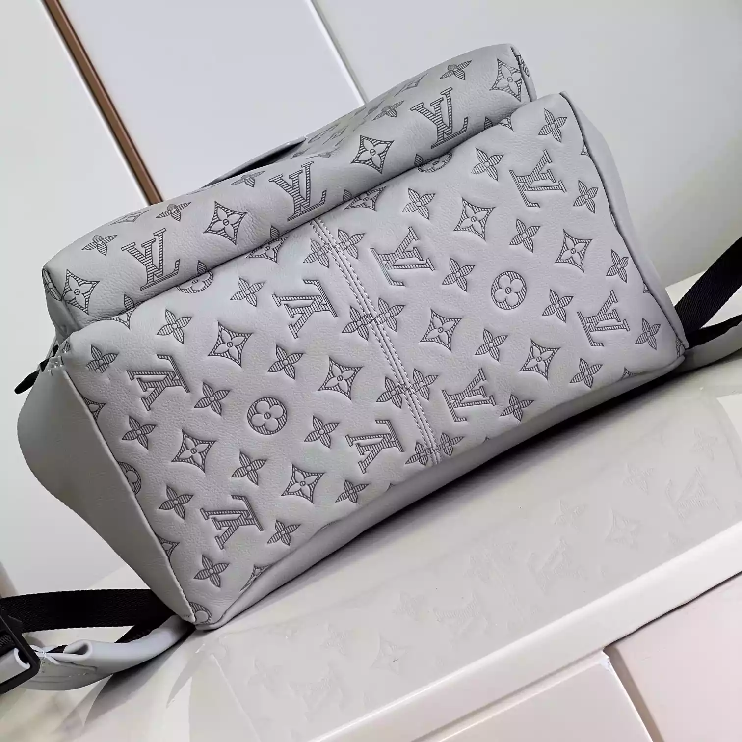 DISCOVERY BACKPACK MONOGRAM SHADOW M46557 – LW343