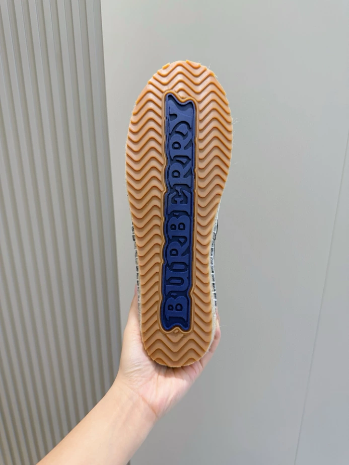 BURBERRY CANVAS STRAW BUCKET – BBR042