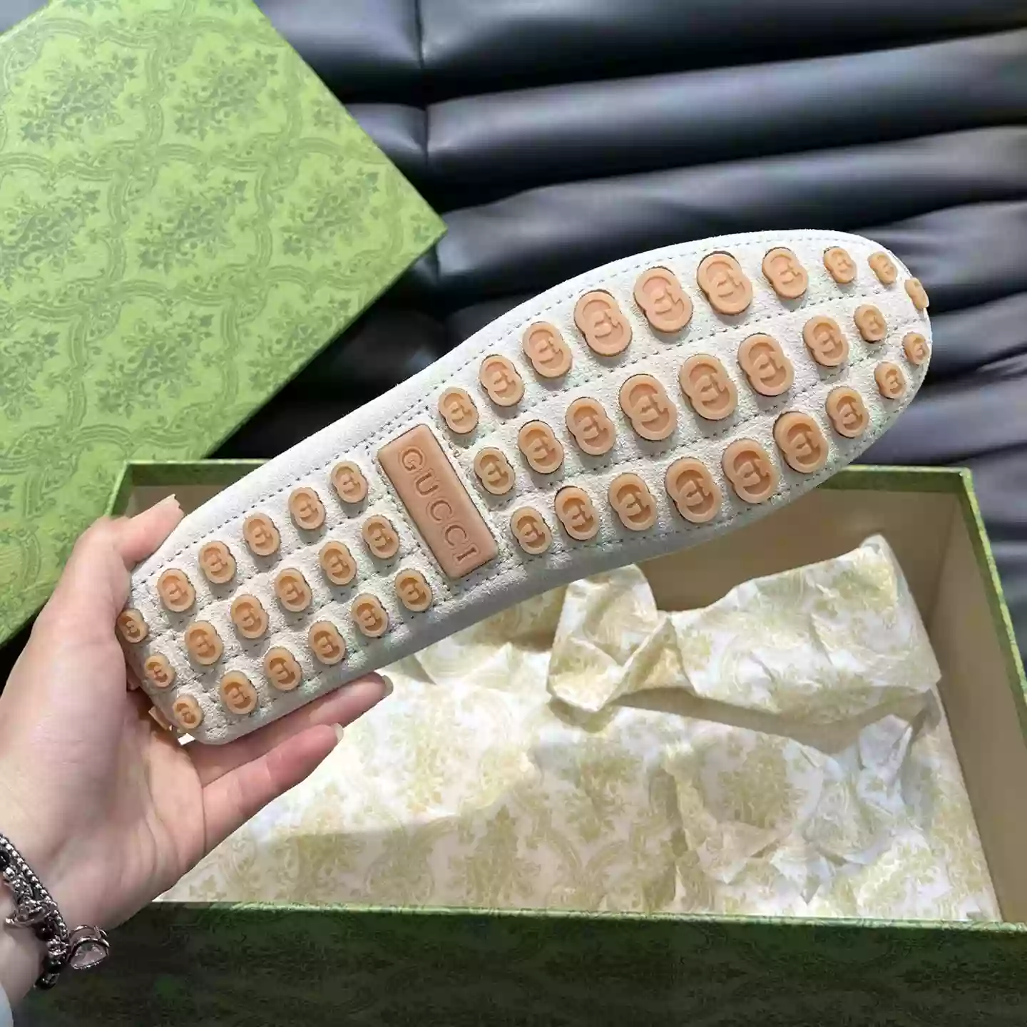 MEN’S DRIVER WITH INTERLOCKING G IN WHITE – GL101