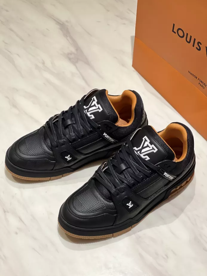 LOUIS VUITTON TRAINER SNEAKER – LVS243