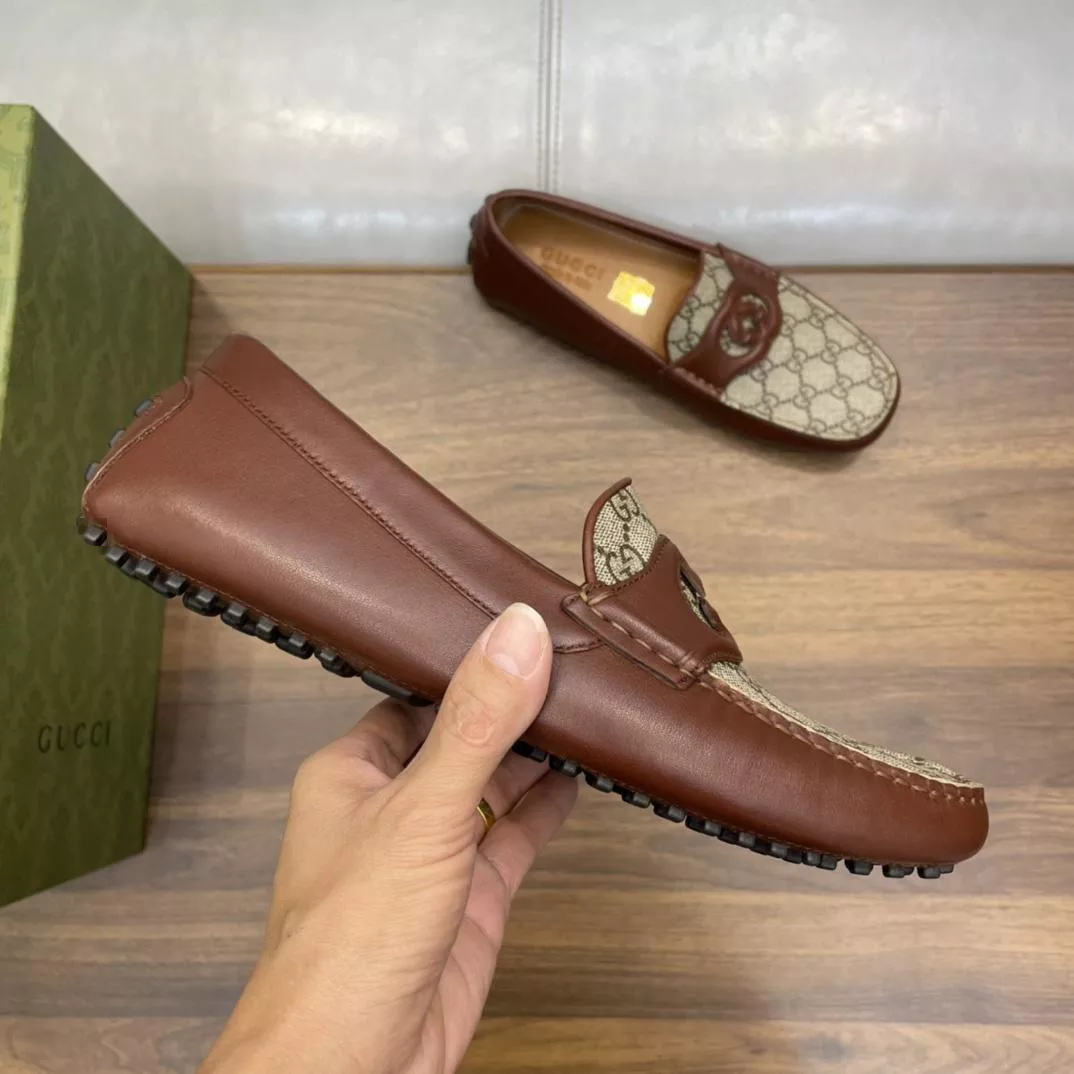 MEN’S INTERLOCKING G DRIVER BROWN LEATHER – GL105