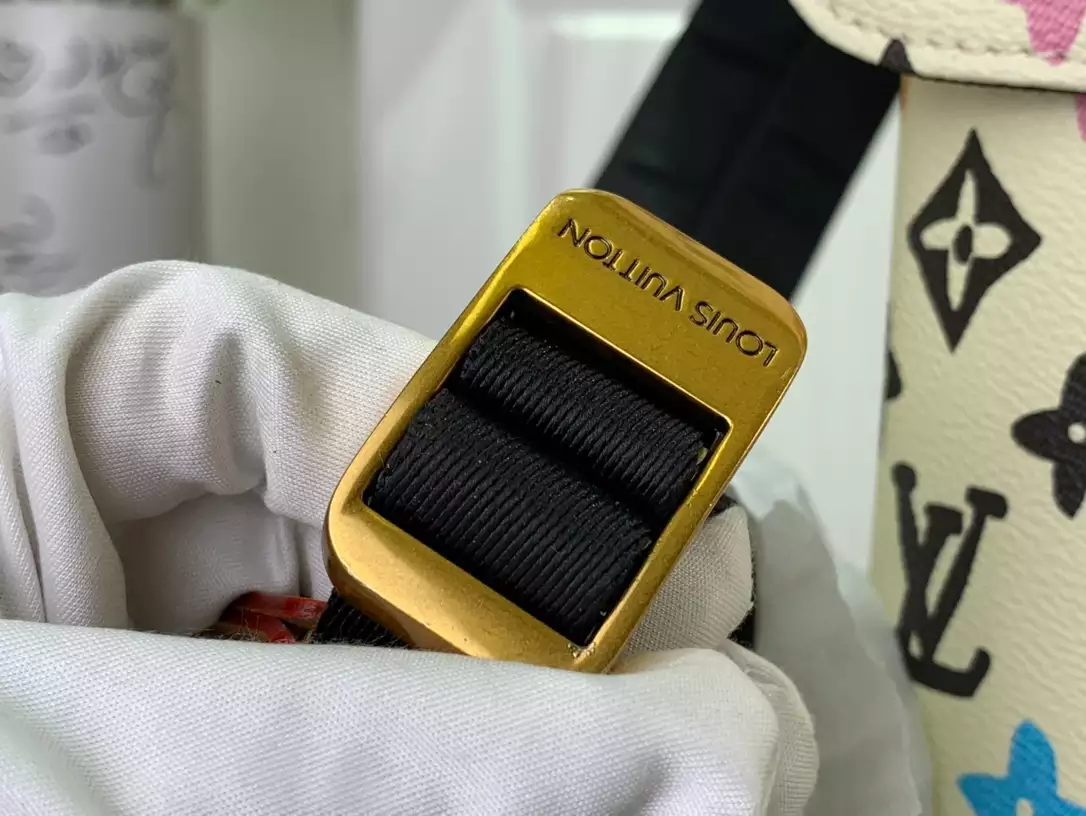 LV Christopher MM Backpack in Vanilla Monogram Craggy Coated Canvas – LW186