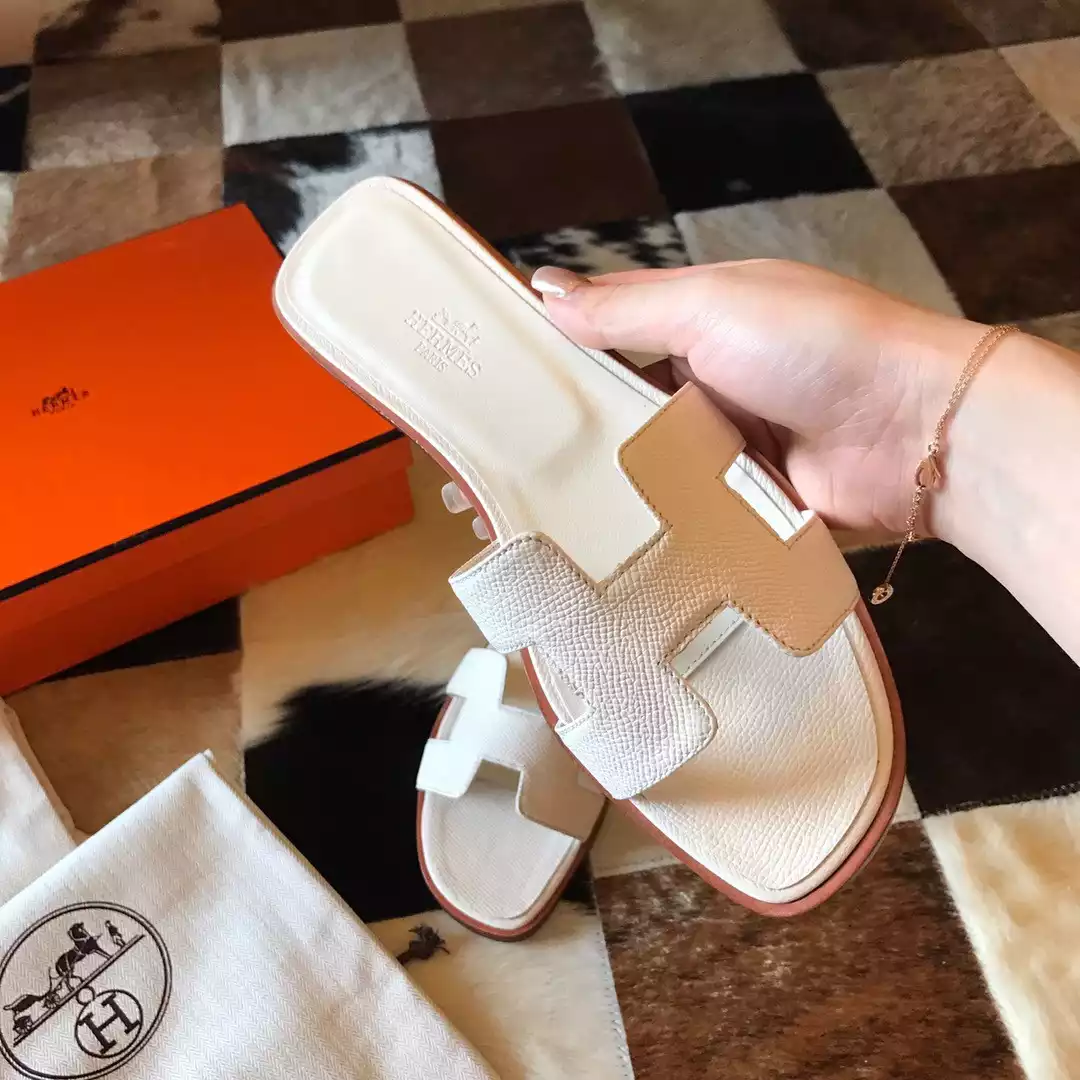 HERMES ORAN SLIDE SANDALS IN BETON EPSOM CALFSKIN – HMSD065