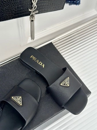 PRADA WOMEN’S SLIDES IN BLACK SAFFIANO LEATHER – PSD063