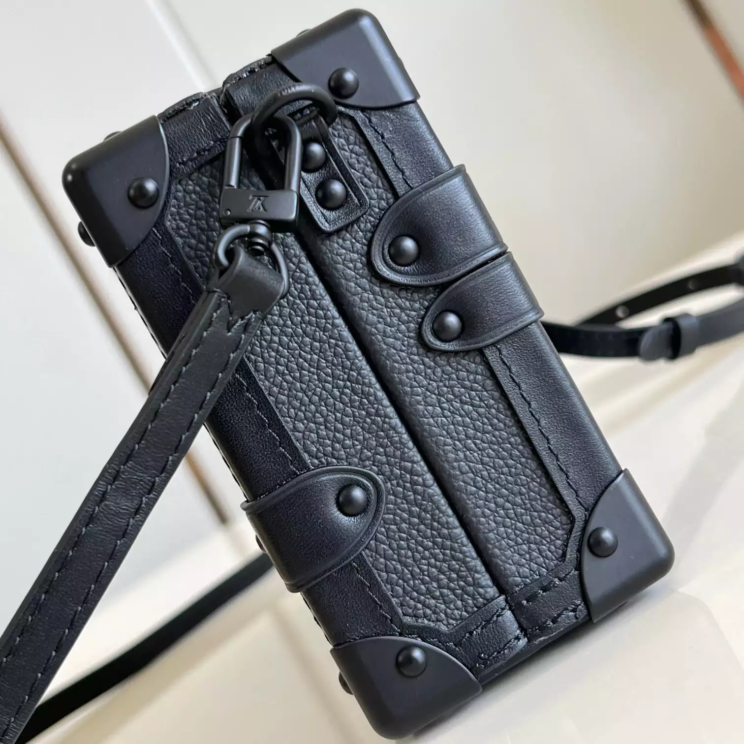 PETITE MALLE HANDBAG BLACK COWHIDE LEATHER M24303 – LW430