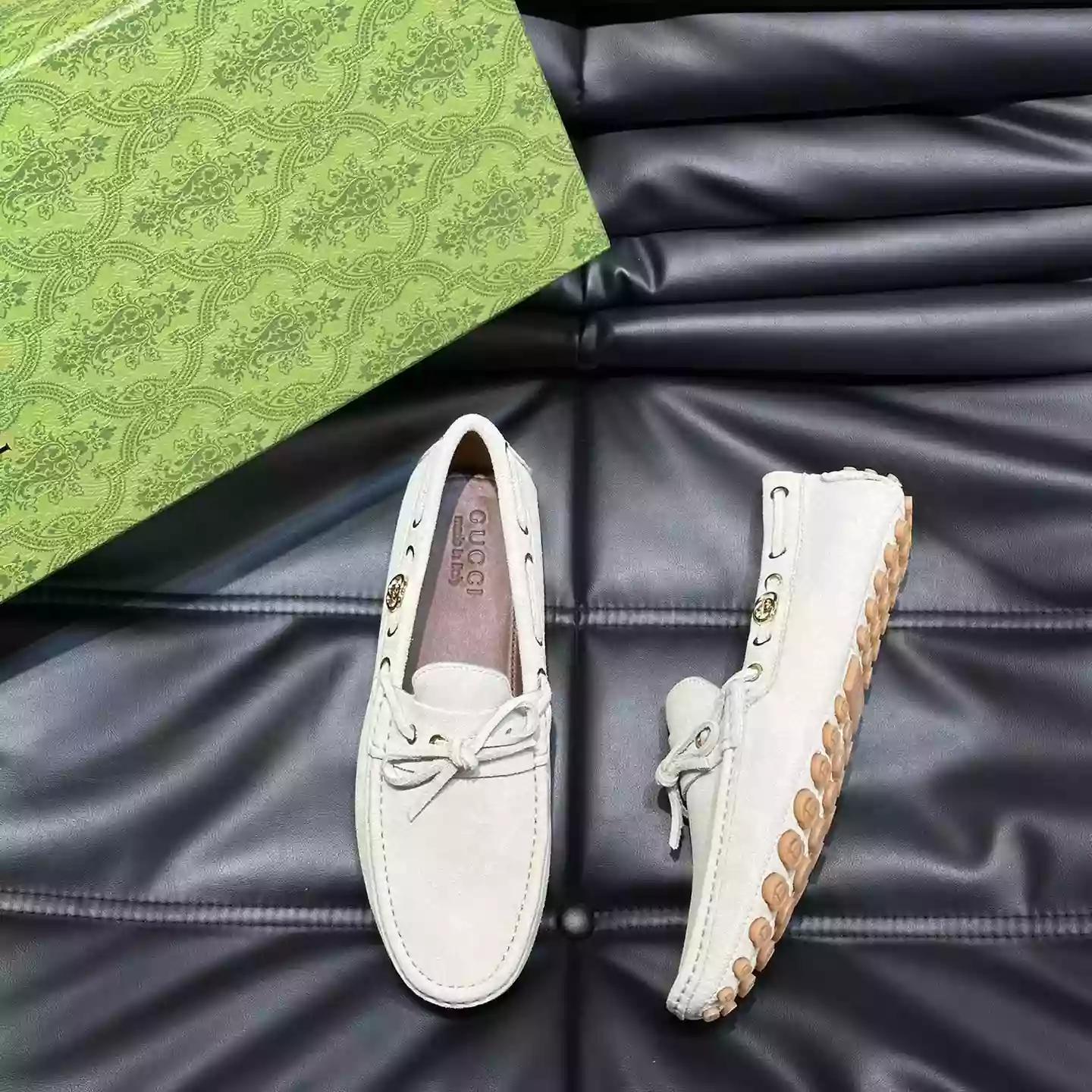 MEN’S DRIVER WITH INTERLOCKING G IN WHITE – GL101