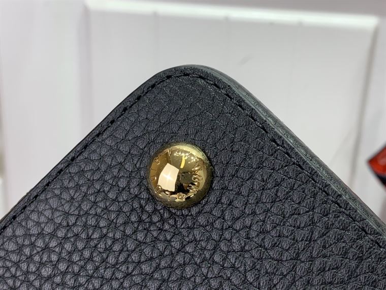 LOUIS VUITTON CAPUCINES MM BLACK – LW100