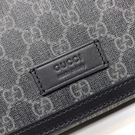 GUCCI GG SUPREME FLAP MESSENGER – BG007
