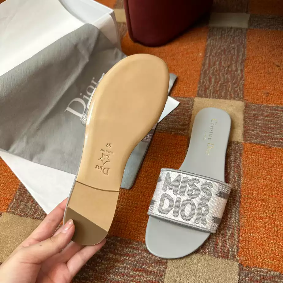 DIOR DWAY SLIDE – DS028