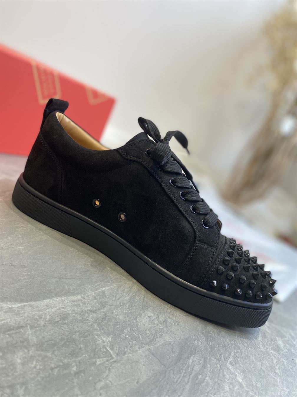 CHRISTIAN LOUBOUTIN LOW TOP SNEAKER – CLS001