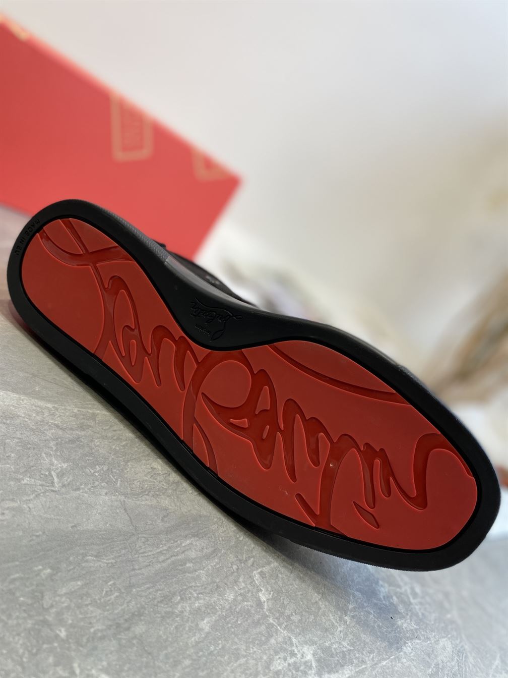 CHRISTIAN LOUBOUTIN LOW TOP SNEAKER – CLS001