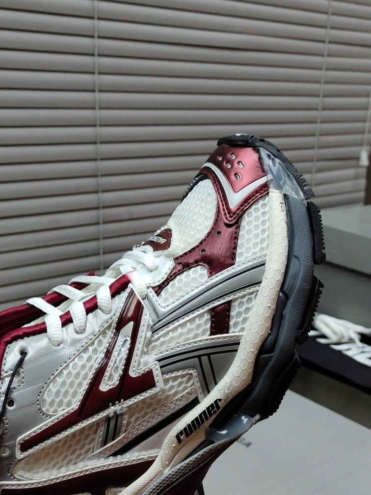 BALENCIAGA RUNNER SNEAKER IN GREY – BLA055