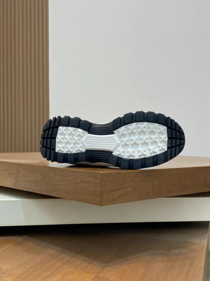 BURBERRY SNEAKERS – BBR066