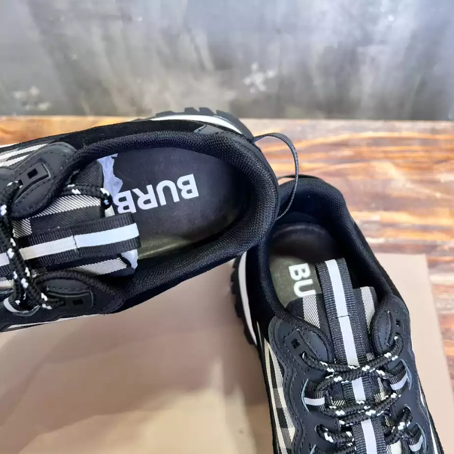 BURBERRY SNEAKERS – BBR106