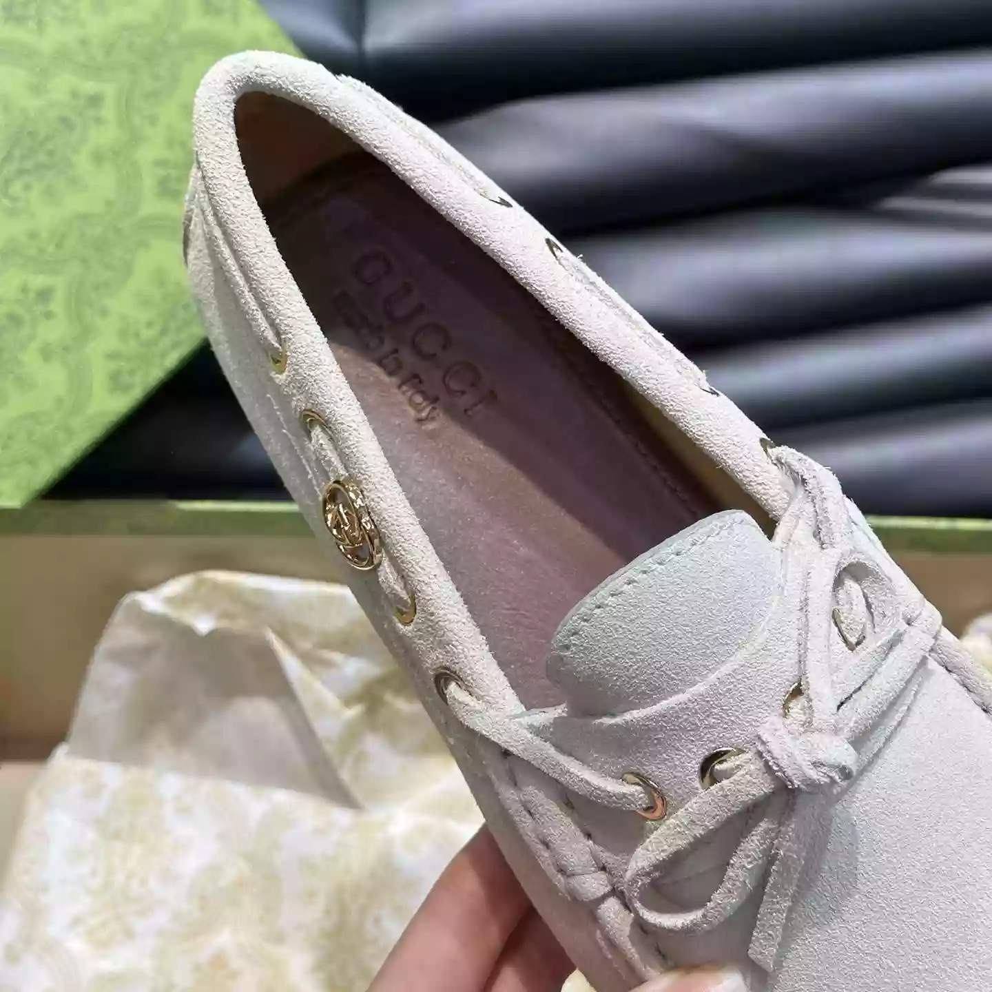 MEN’S DRIVER WITH INTERLOCKING G IN WHITE – GL101