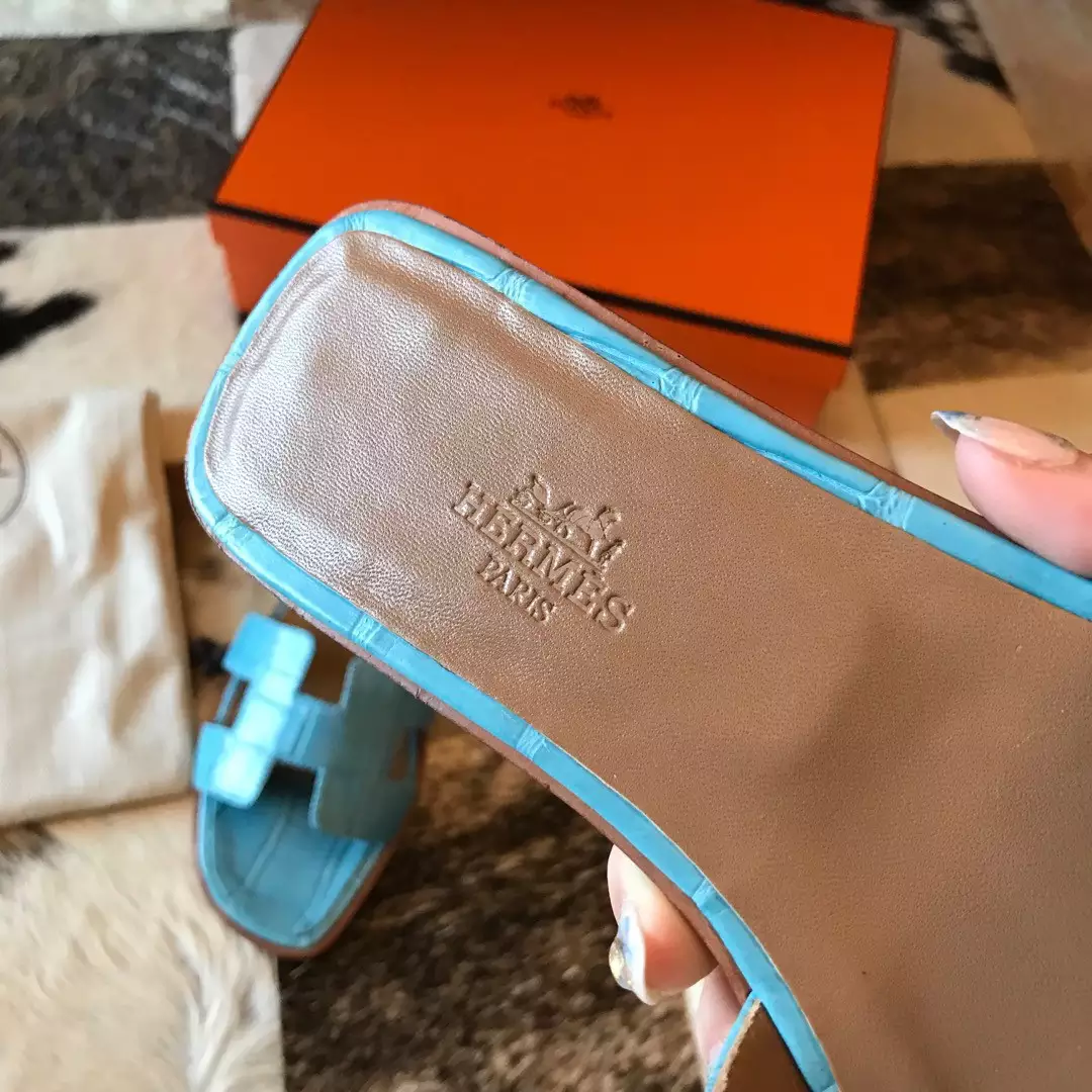 HERMES ORAN SLIDE SANDALS IN CELESTE SHINY NILOTICUS CROCODILE SKIN – HMSD048