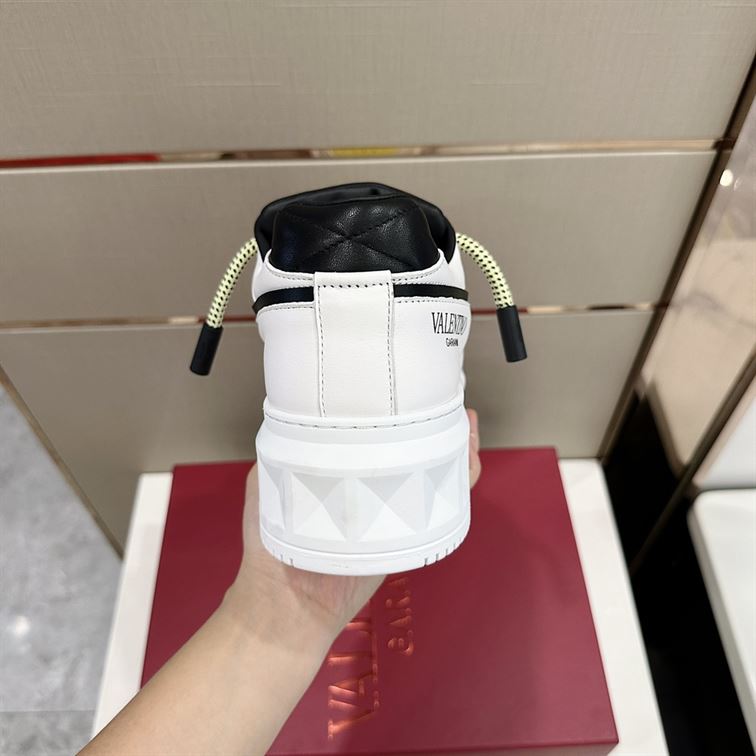 VALENTINO ONE STUD XL NAPPA LEATHER LOW-TOP SNEAKER – VN008