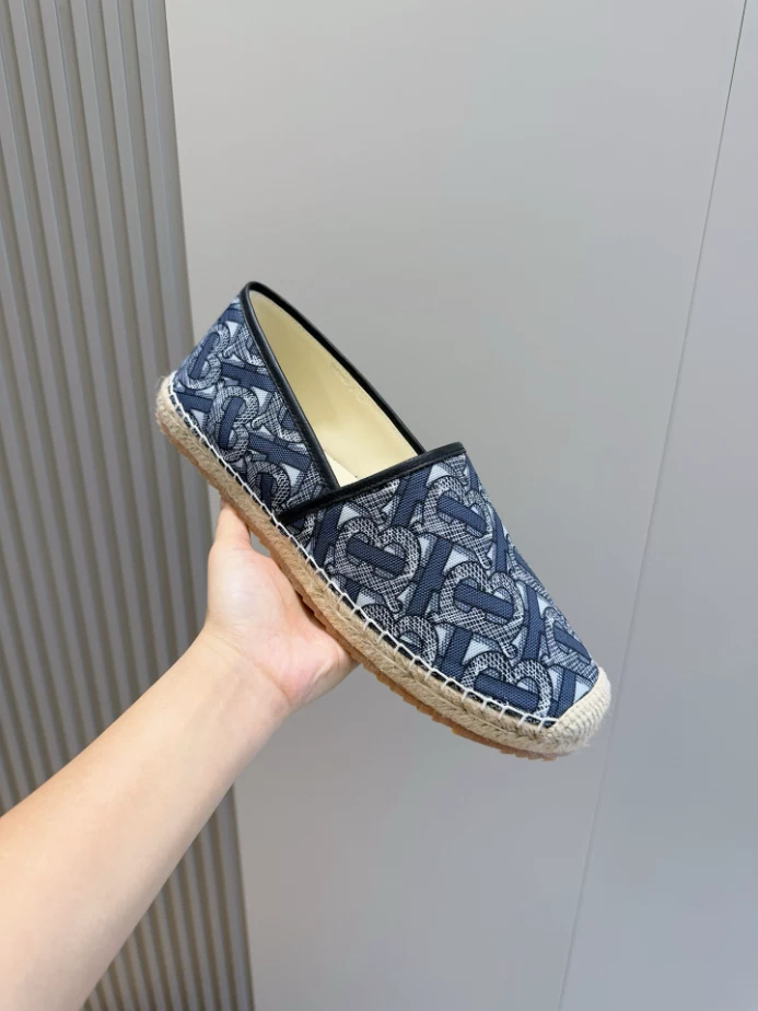 BURBERRY CANVAS STRAW BUCKET – BBR048