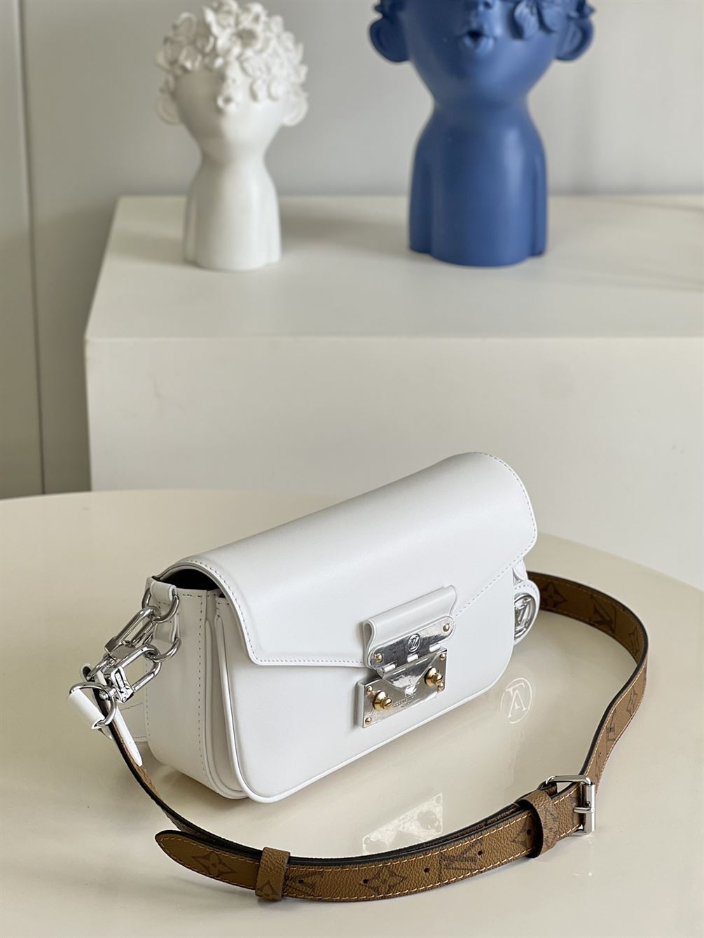 LOUIS VUITTON SWING BAG White – LW014