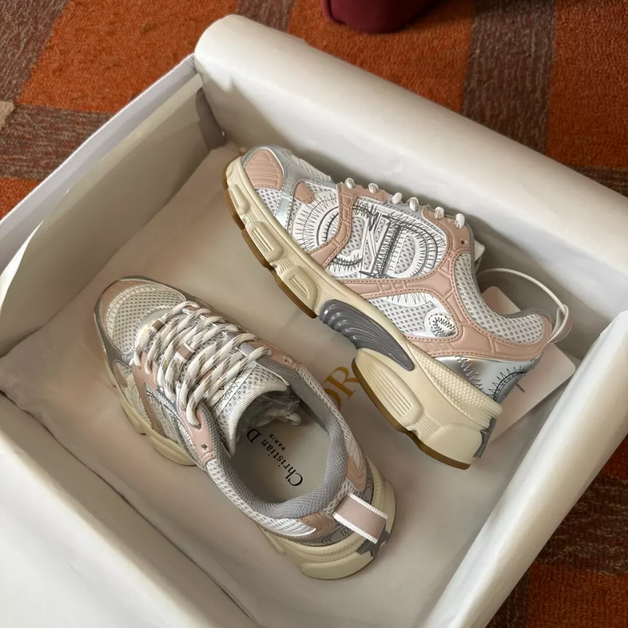 DIOR CHRONO SNEAKERS – DO0150