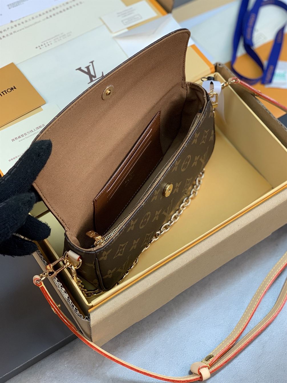 LOUIS VUITTON WALLET ON CHAIN IVY MONOGRAM CANVAS – LW039