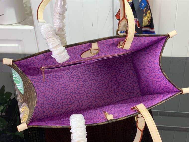 LOUIS VUITTON LV X YK ONTHEGO MM MONOGRAM – LW109