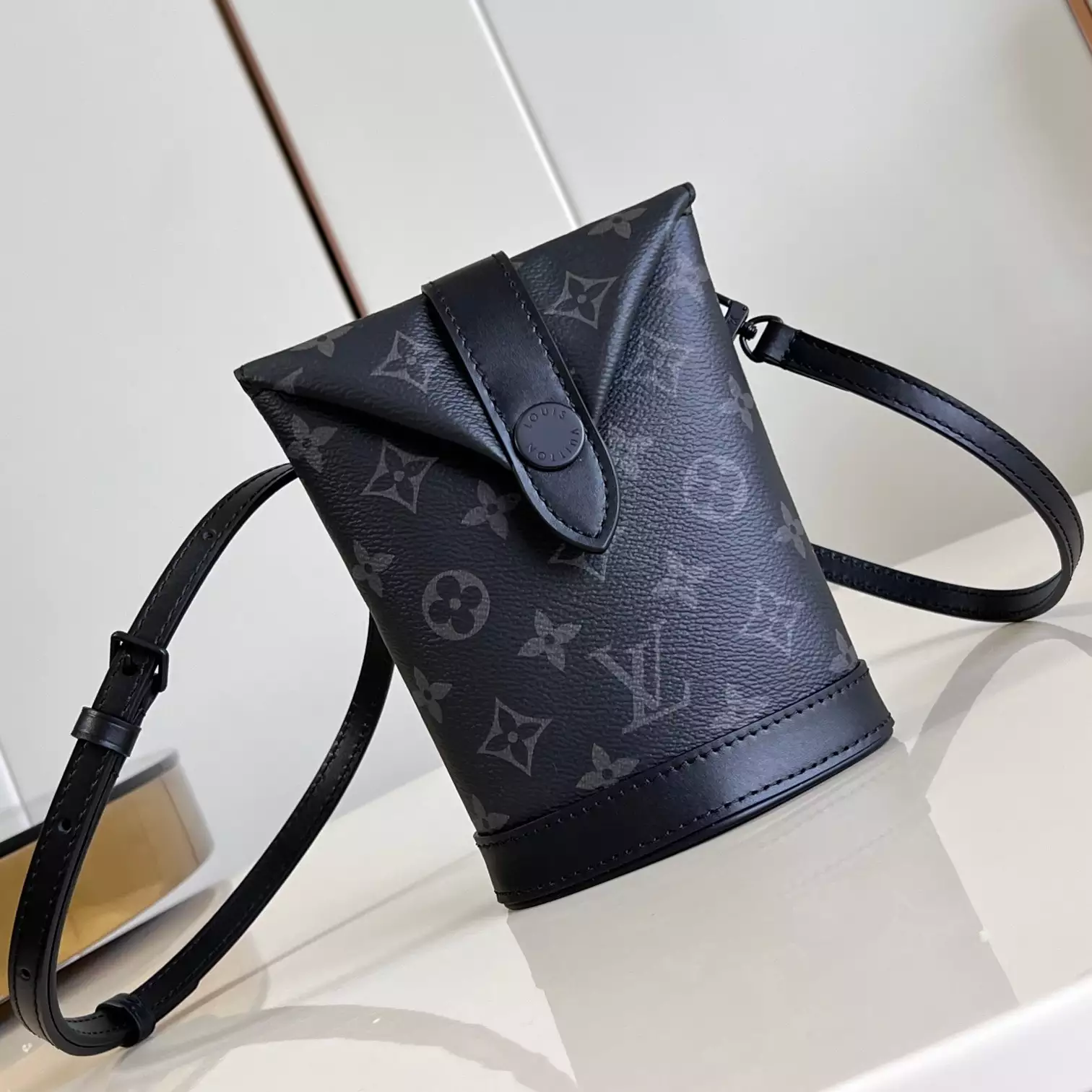 ENVELOPE POUCH BLACK MONOGRAM ECLIPSE CANVAS M11613  – LW409