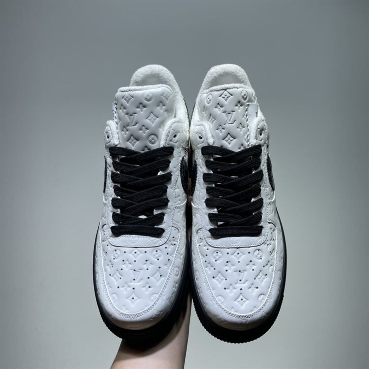 LOUIS VUITTON X NIKE AIR FORCE 1 LOW-TOP SNEAKERS – LVS137