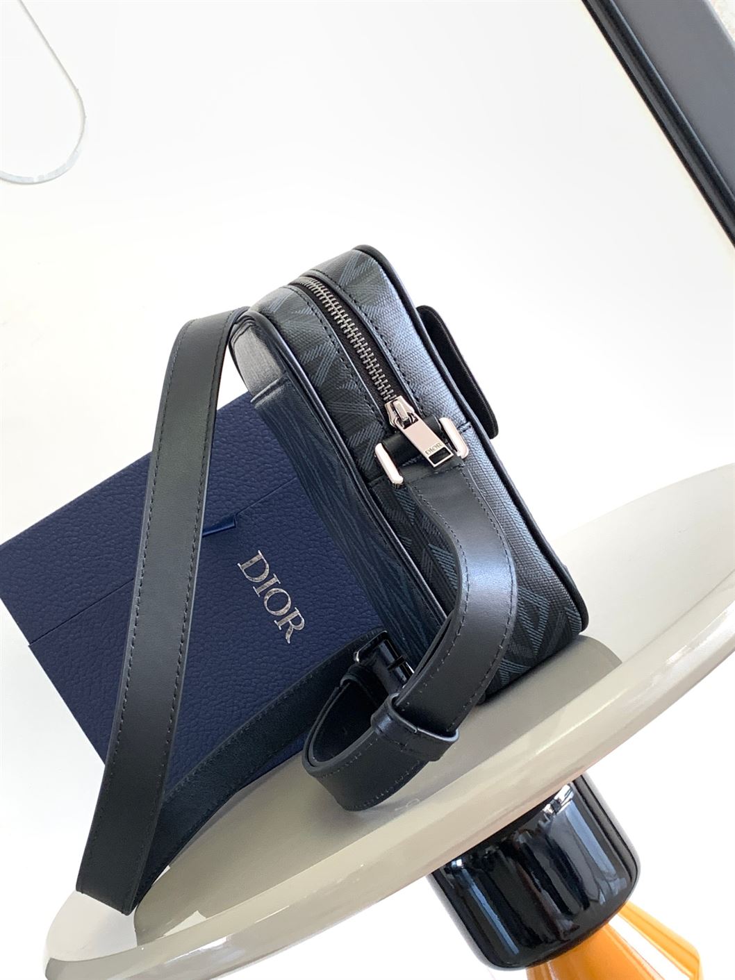 DIOR HIT THE ROAD VERTICAL POUCH – DIO047