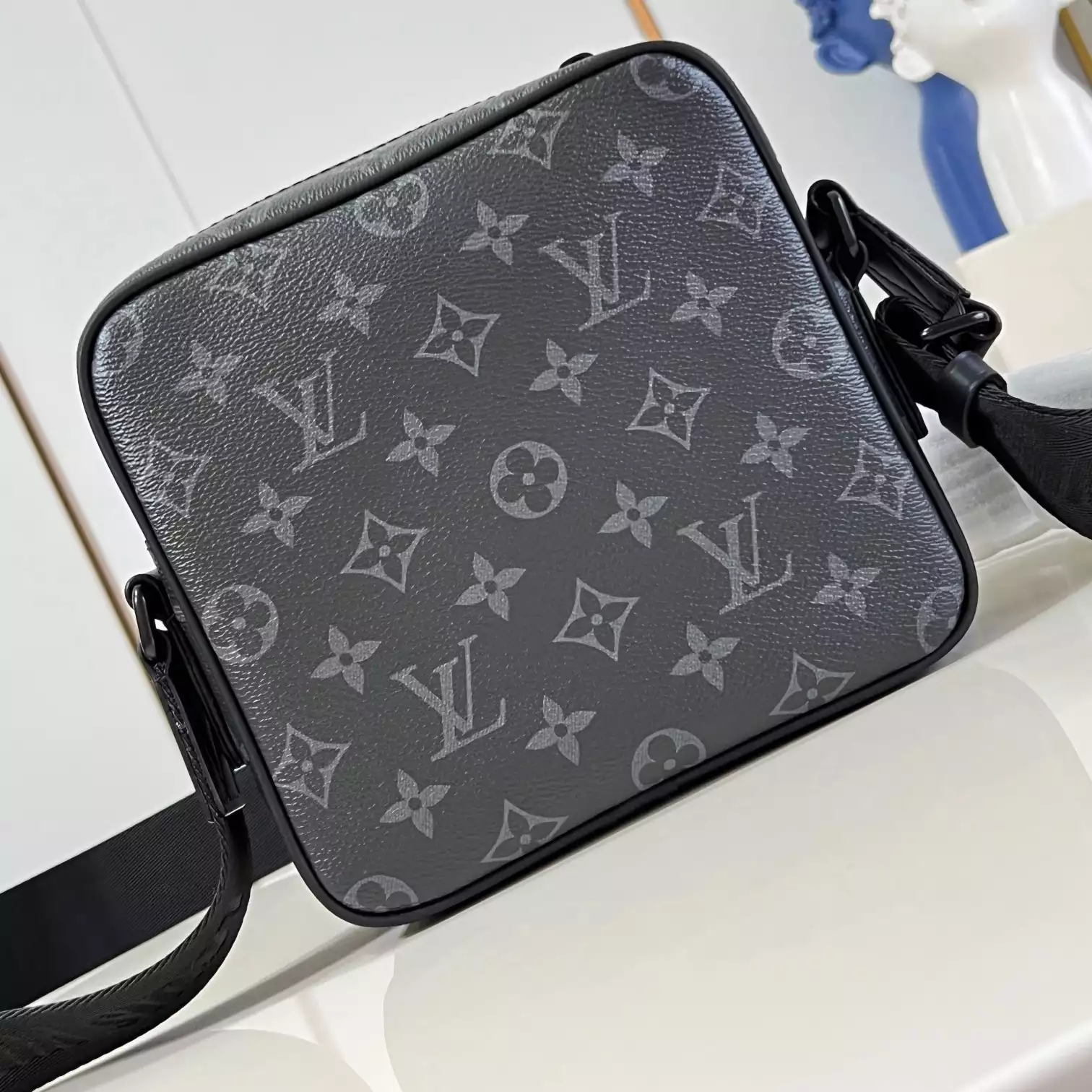 GETAWAY MESSENGER BAG MONOGRAM ECLIPSE M12518  – LW427