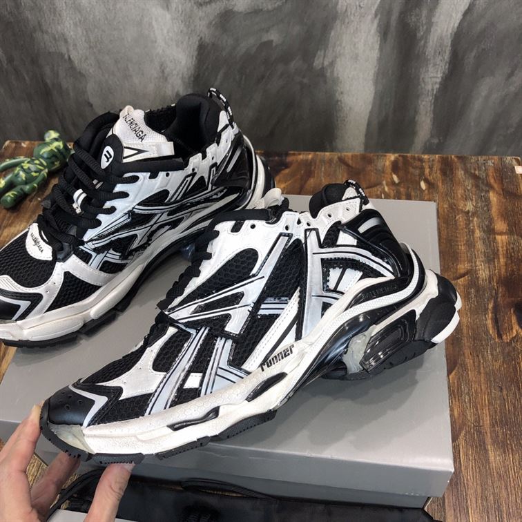 BALENCIAGA RUNNER SNEAKERS IN BLACK AND WHITE MESH AND NYLON – BLA008