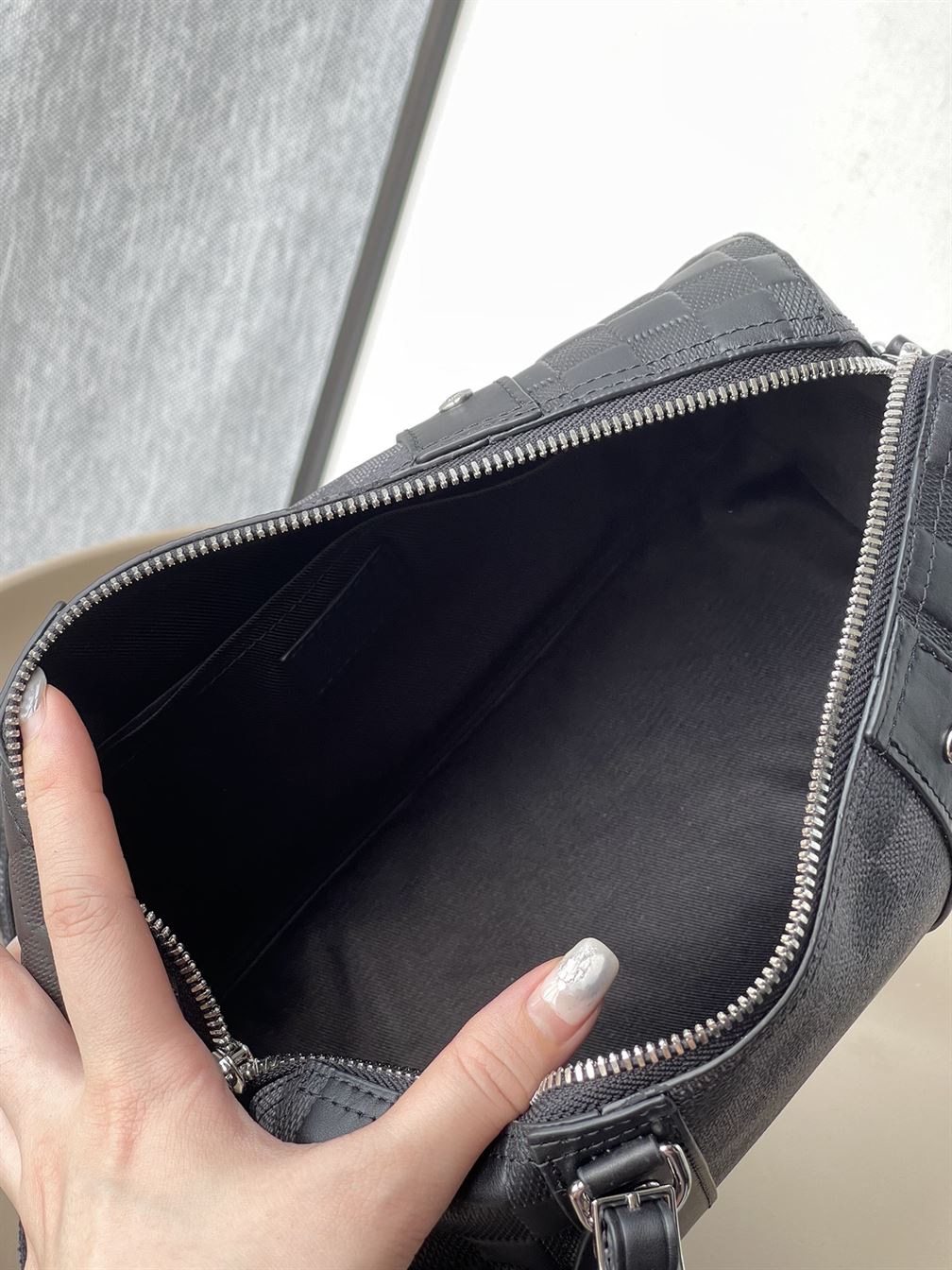 LOUIS VUITTON LV CITY KEEPALL BAG – LVB068