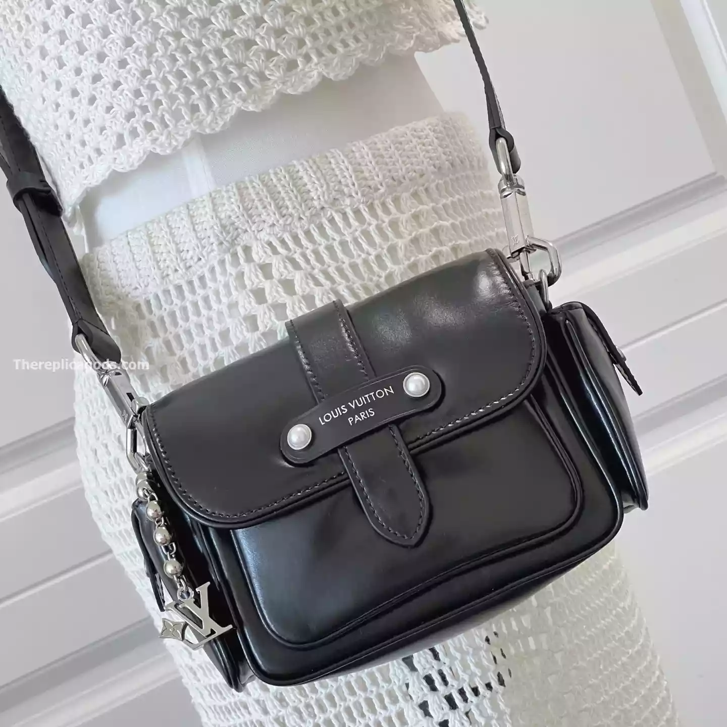 CARGO WEARABLE WALLET BLACK CALF LEATHER – LW316