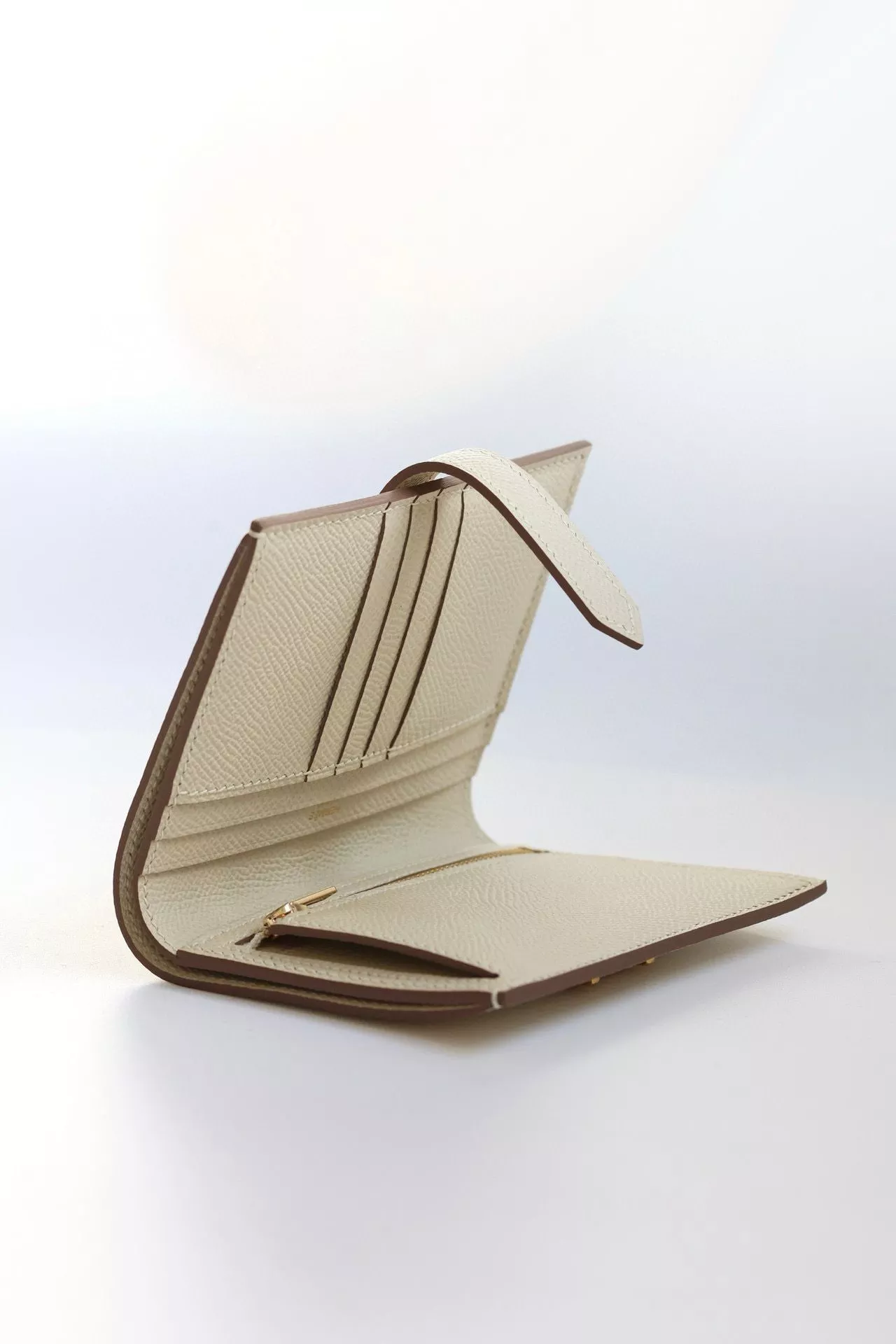 Hermes Bearn Compact Handmade Wallet in Craie Epsom Calfskin – HW140