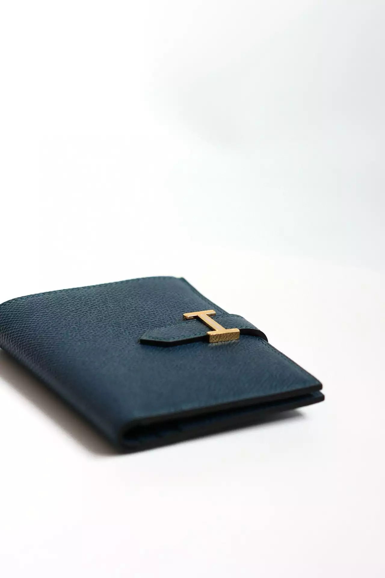 Hermes Bearn Compact Handmade Wallet in Deep Blue Epsom Calfskin – HW154