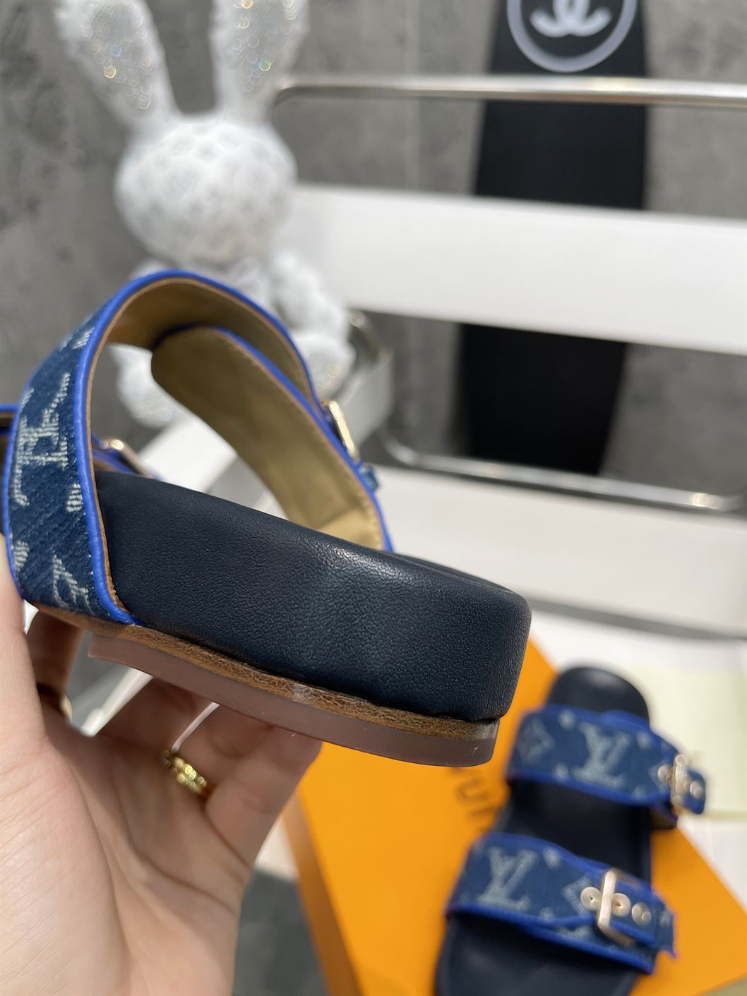 LOUIS VUITTON BOM DIA FLAT MULE – LVSD036