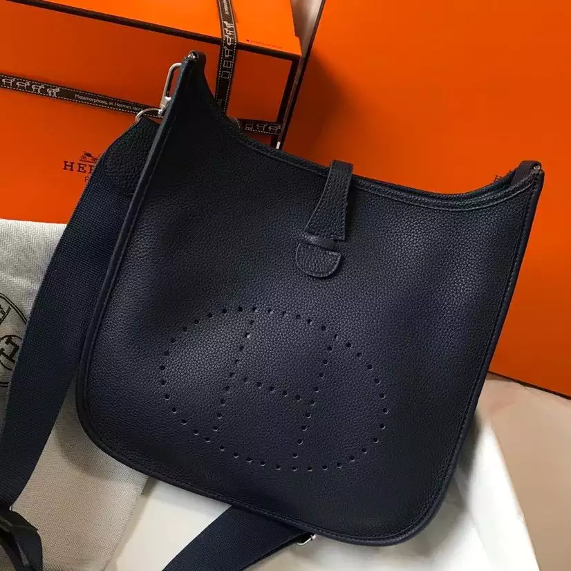 Hermes Evelyne III 29 PM Bag In Dark Blue Clemence Leather – HW058