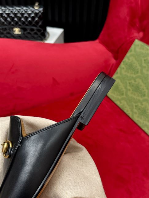 GUCCI PRINCETOWN LEATHER SLIPPER – GL021