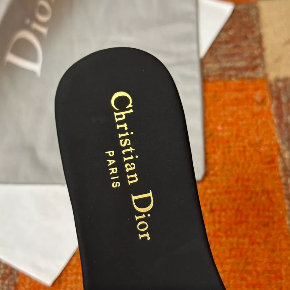 DIOR DWAY SLIDE – DS033