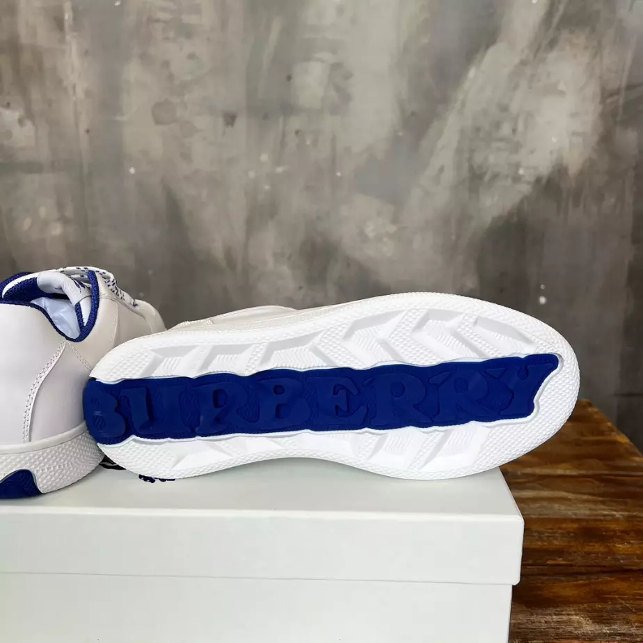 BURBERRY LEATHER STOCK SNEAKERS – BBR088