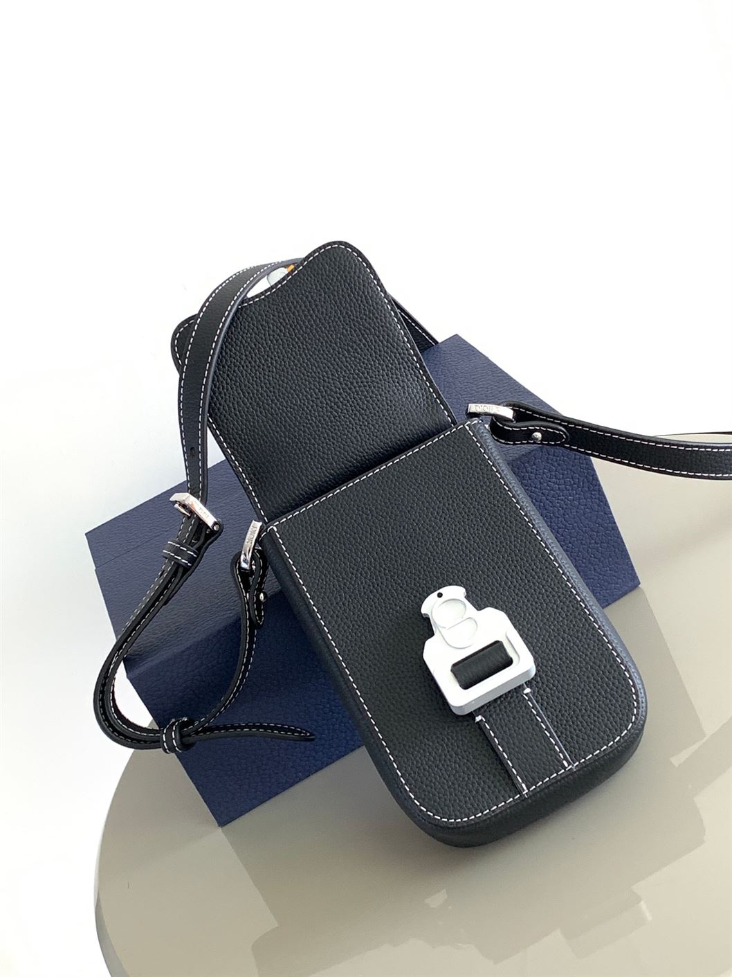 DIOR SADDLE VERTICAL POUCH WITH STRAP – DIO049